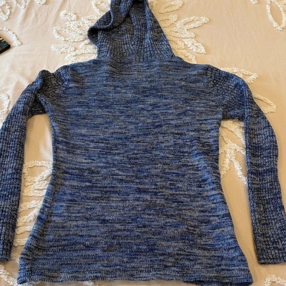 Multi Colored blue and white knitted v-neck hooded sweater pocket Size M